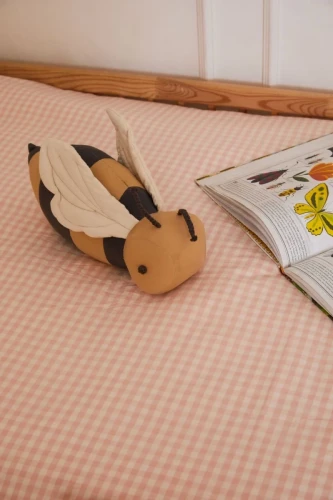 Подушка Lorena Canals Buzzy Bee (14x36 см)